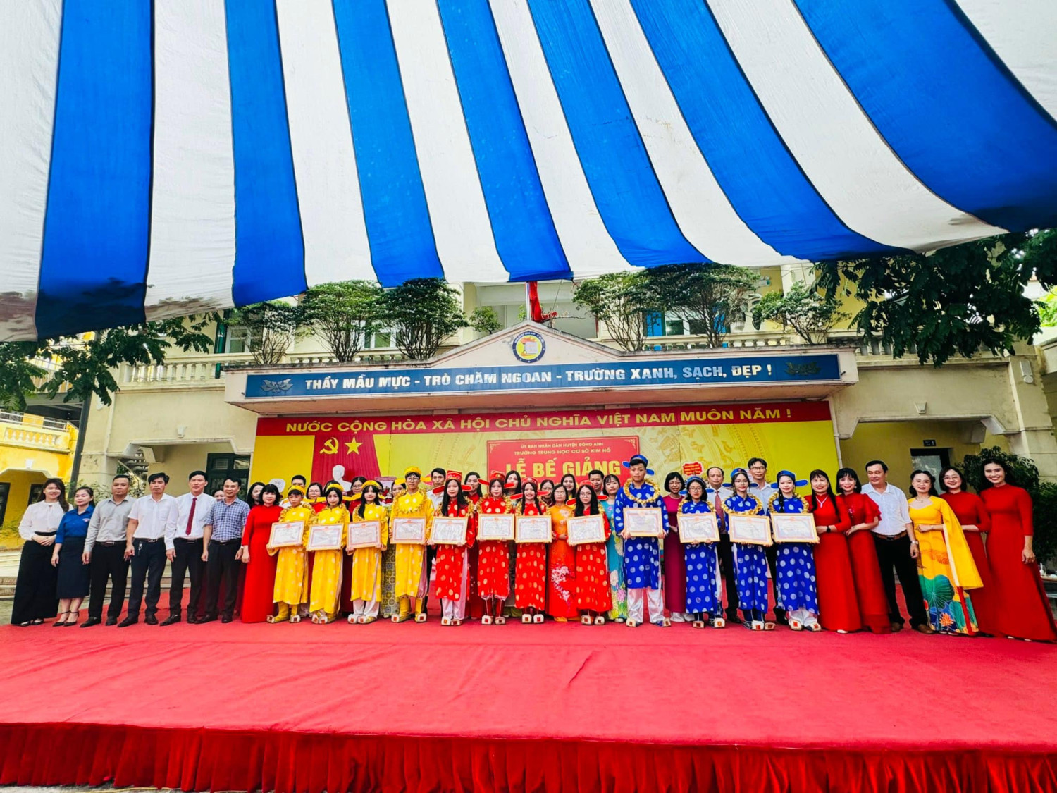 LỄ BẾ GIẢNG VÀ VINH DANH TAM KHÔI NĂM HỌC 2023 -2024