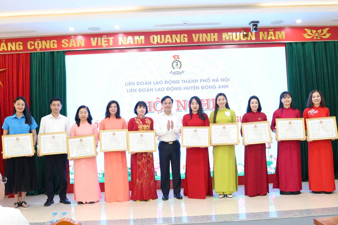 CHÚC MỪNG CÔNG ĐOÀN TRƯỜNG THCS KIM NỖ NHẬN BẰNG KHEN CỦA LIÊN ĐOÀN LAO ĐỘNG THÀNH PHỐ HÀ NỘI