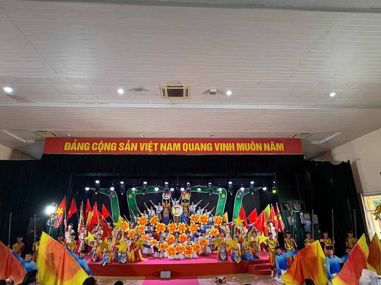 CHÚC MỪNG LIÊN ĐỘI TRƯỜNG THCS KIM NỖ TRỞ THÀNH QUÁN QUÂN TRONG LIÊN HOAN NGHỆ THUẬT "SẮC MÀU TUỔI THƠ" NĂM 2025 DO HỘI ĐỒNG ĐỘI THÀNH PHỐ HÀ NỘI TỔ CHỨC