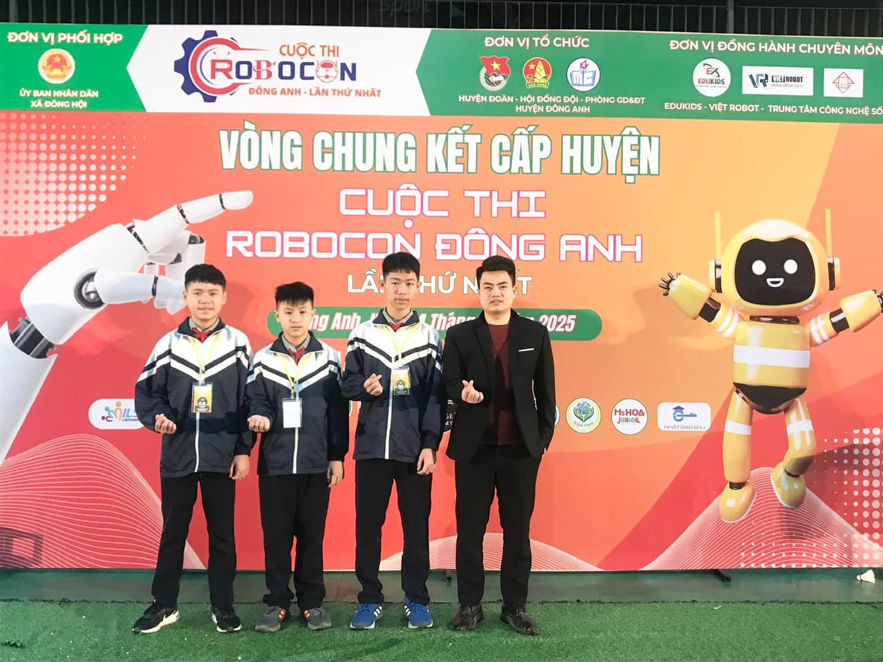 VINH DANH TEAM ROBOCON 7A1 TRƯỜNG THCS KIM NỖ GIÀNH ĐƯỢC GIẢI NHÌ CUỘC THI ROBOCON ĐÔNG ANH LẦN THỨ NHẤT NĂM 2025